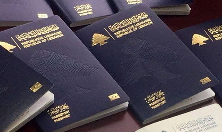 "شهدت المديرية العامة منذ أكثر من سنة ونصف ازديادا كبيرا في اعداد المواطنين الراغبين في الاستحصال على جوازات سفر لبنانية، بحيث تخطت هذه الطلبات أضعاف طلبات السنوات السابقة الامر الذي انعكس ازدحاماً في مراكز الامن العام. لقد أدى ذلك الى تعذر تسيير كافة طلبات المواطنين وتسليمهم جوازات السفر ضمن المهل المحددة وذلك لأسباب إدارية وتقنية ولوجستية.